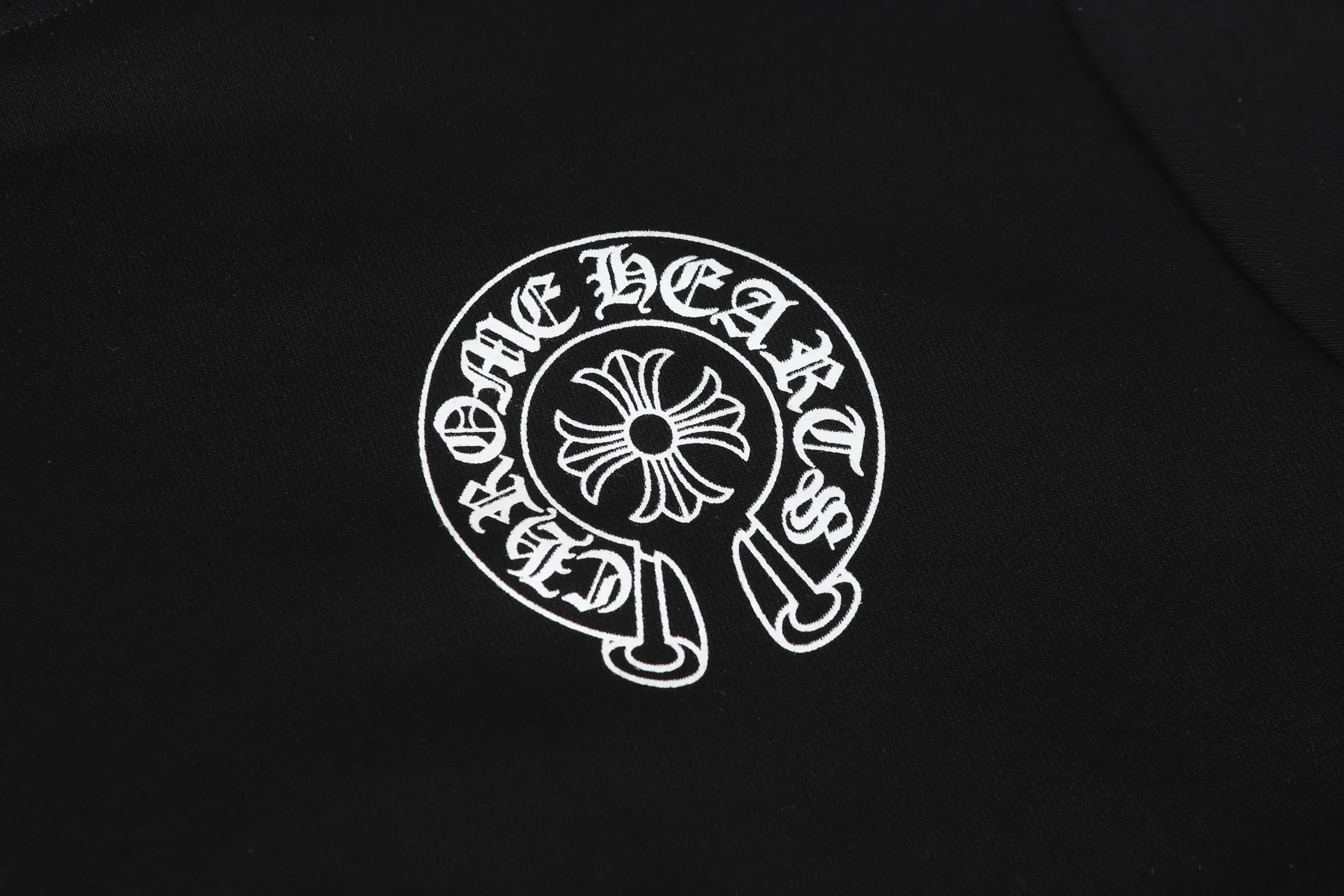 P230 Cross-border model, please do not place an order if you are pursuing quality - Chrome Hearts/Chrome Hearts basic horseshoe Sanskrit printed hooded sweatshirt - High weight, high density and high quality. The wool is soft, delicate and skin-friendly. Soft and silky to the touch. Excellent warmth and skin-friendly properties. - Custom-woven and custom-dyed, no color difference. No matter the fabric or workmanship details, it beats the ordinary version on the market. - Hardware zipper accessories are all customized, full of details - Color: black white - Size: S M L XL